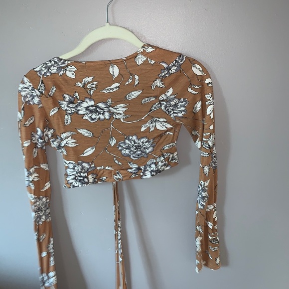 Floral tie front cropped top - Picture 4 of 5